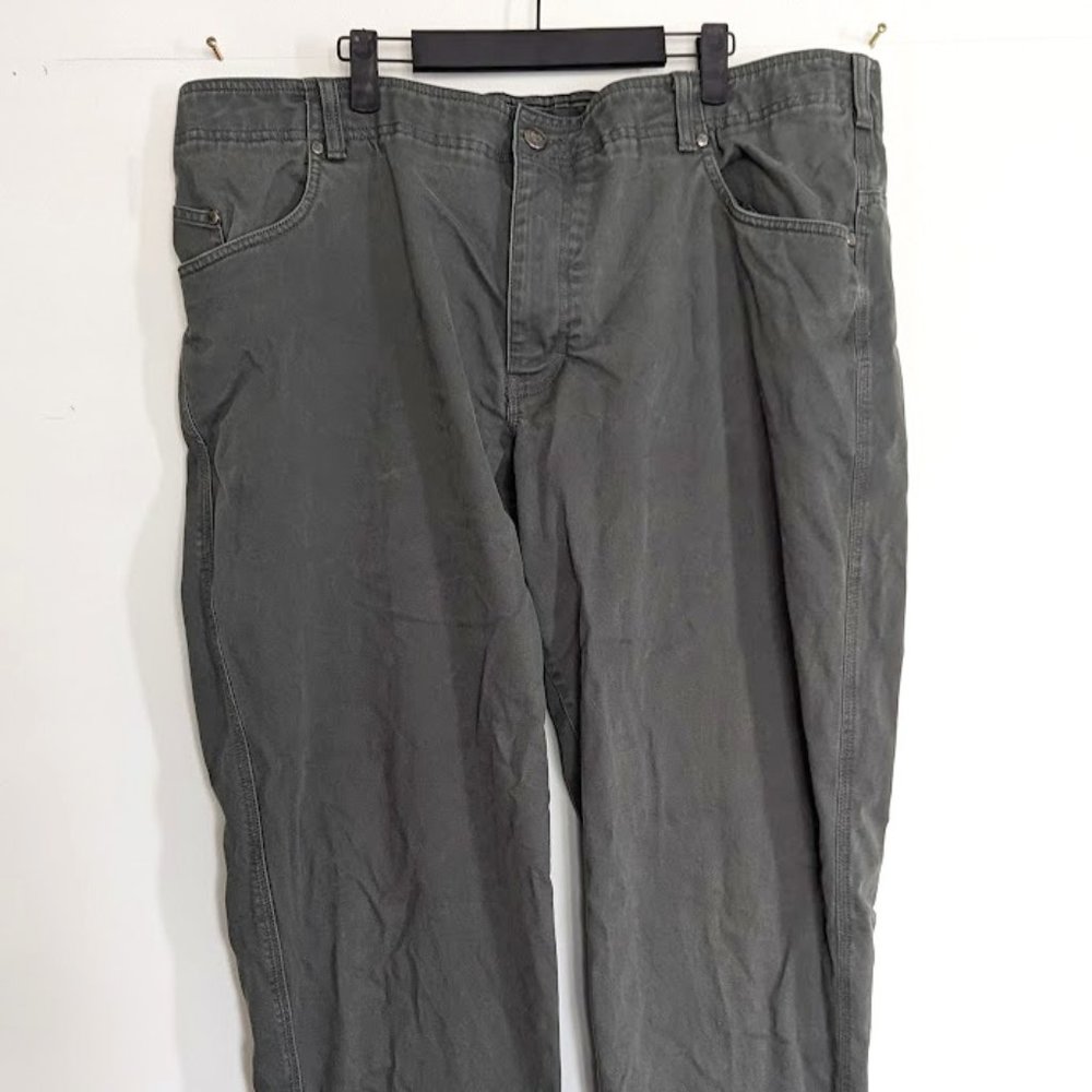 Pre-Loved Men's Columbia Olive Green Khaki Pants Regular Fit 44W 32L